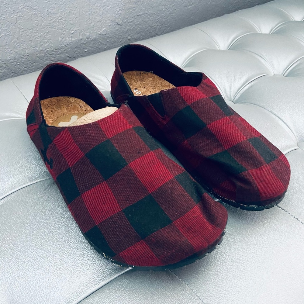 NEW! Otz Shoes Plaid Espadrilles Santa Red Black